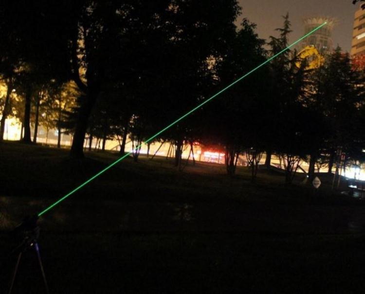 Puissant pointeur laser vert - 303 Torche laser verte haute puissance  10000m Point vert dispositif de mise au point réglable pour la chasse