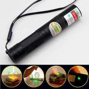 Pointeur laser haute puissance USB rechargeable vert laser 303 mise au  point réglable rouge / violet bleu / vert laser super loin rayonnement  8000m