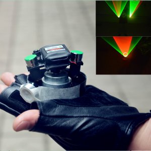 gants laser vert et rouge