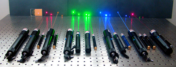 Couleur et puissance de sortie différences du pointeur laser