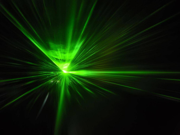 faisceau laser vert