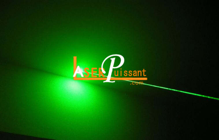 pointeur laser tres puissant