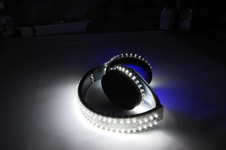 LED émettant la lumière son casque d'écoute