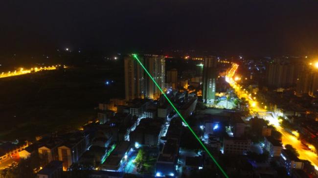 pointeur laser puissant portée 15km