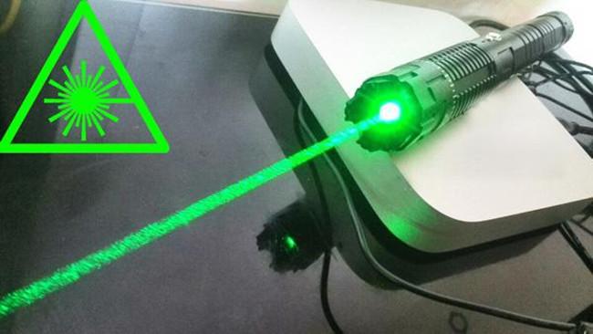 pointeur laser vert 5000mW puissant