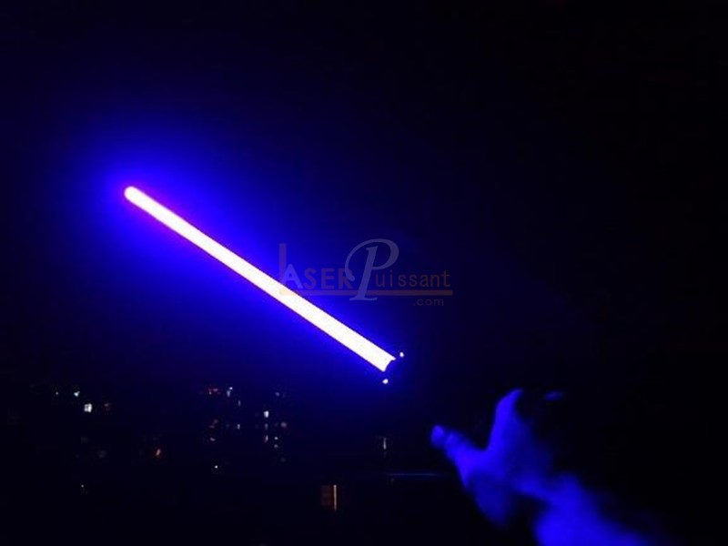 sabre laser bleu