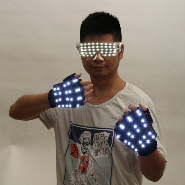 Gants Demi-Doigts avec Lampe LED Intégrée - MAGICGLOVD™ – TOOLZ